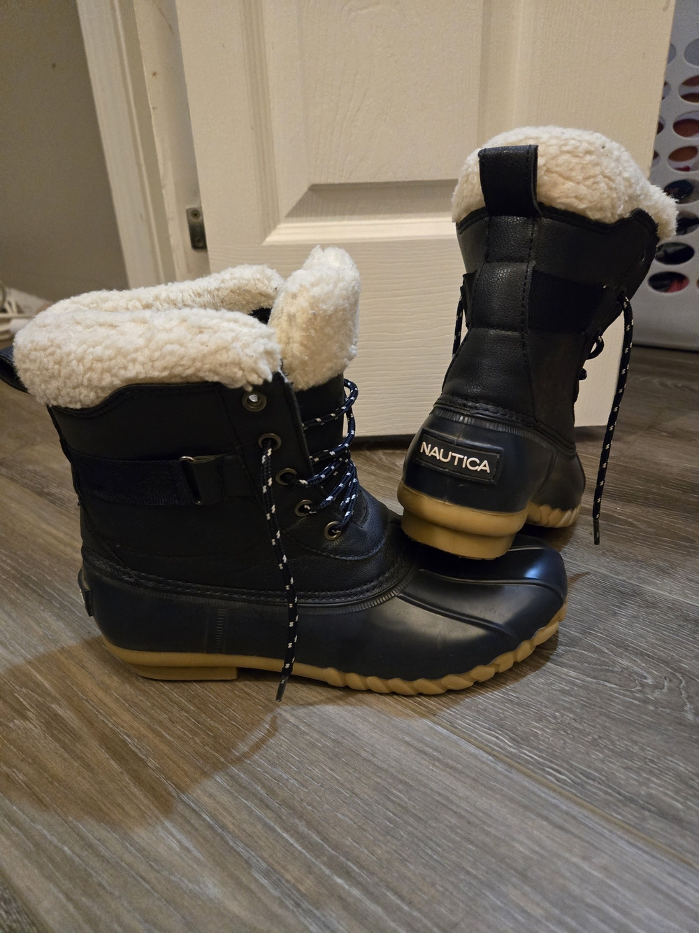 Nautica Navy Blue Winter Lace-Up Boots with Cream Shearling Collar